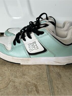 DC Women’s size 6